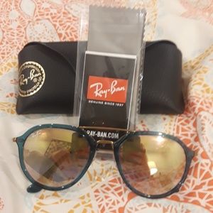 Brand New never worn Ray ban aviator/pilot glasses